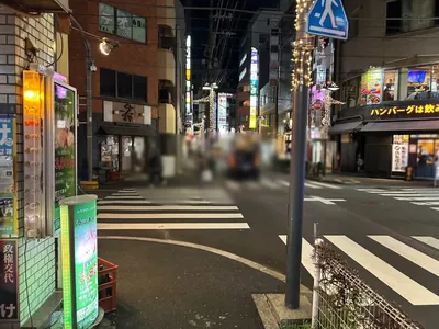 フェリスへの道順 7／8：一つ目の十字路を超えて直進します。