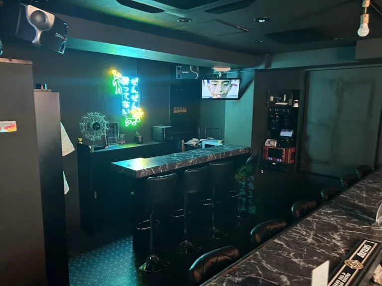 松戸 酒酒 (シュシュ)の店内