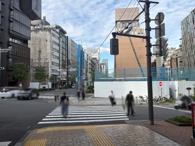 サンセット並木通り店 （ SUNSET 並木通り店）への道順 4／10：二つ目の横断歩道を渡って右折します。