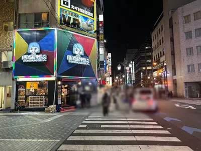 シナへの道順 8／9：三つ目の路地も超えて直進します。