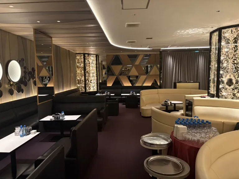 ララァの店内