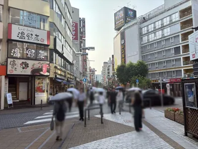 プロムドットへの道順 6／12：一つ目の横断歩道を渡って直進します。