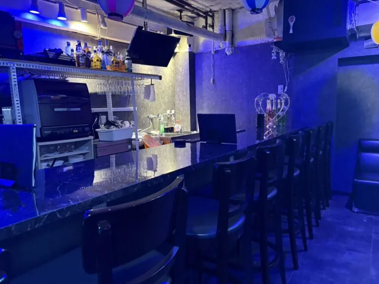 新宿三丁目 アステールの店内