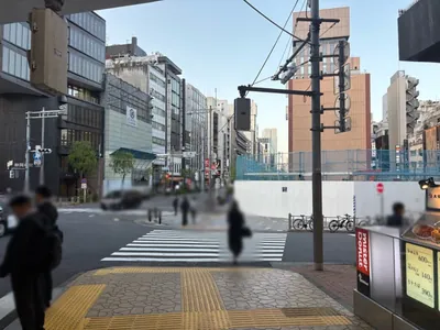 リベルへの道順 4／9：二つ目の横断歩道を渡って右折します。