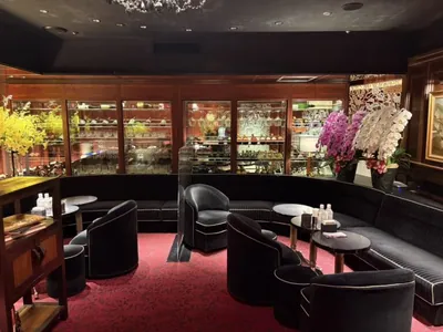 プロポーションの店内