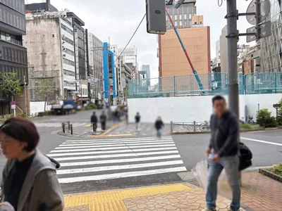 オウルへの道順 4／9：二つ目の横断歩道も渡ります。