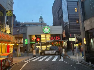 キングダムクイーンへの道順 10／11：突き当りを左折します。