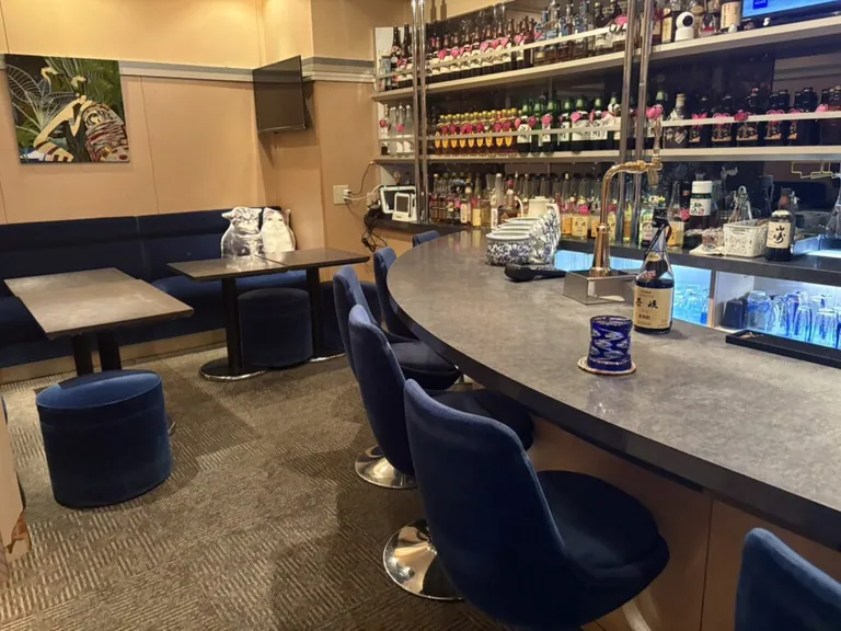 ヒーローの店内