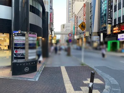 万寿 （マンジュ）への道順 13／14：横断歩道を正面に渡ります。
