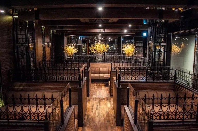 プラウディアの店内