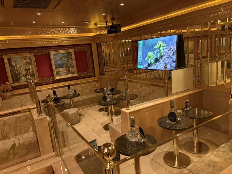 クリスタルシューズの店内
