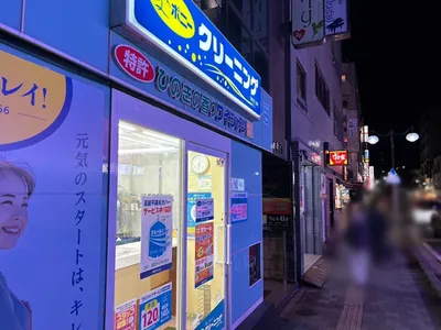 松戸　酒酒 （シュシュ）への道順 6／6：少し歩くと左手に松戸酒酒シュシュの入るビルがあります。