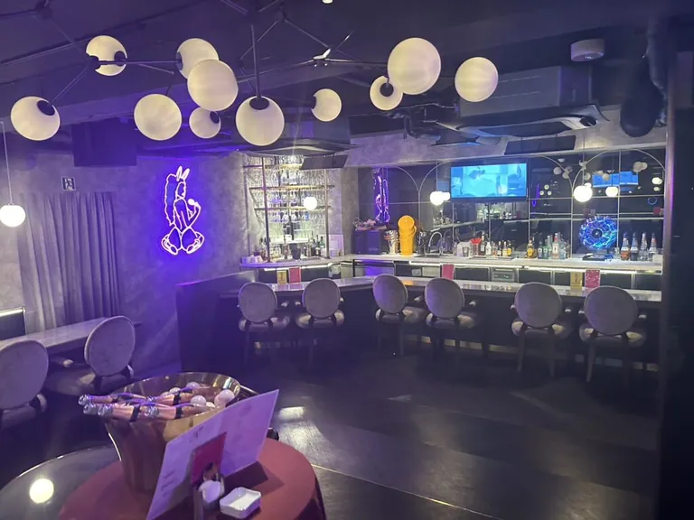 B4 （ビーフォー）の店内