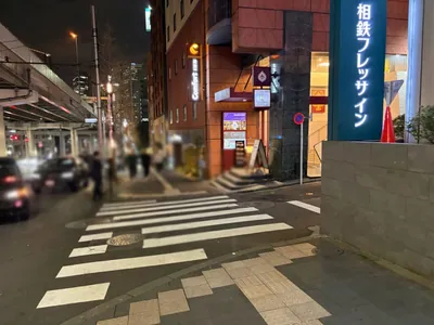 月ノ湊 （ツキノソウ）への道順 4／8：二つ目の右手路地を右折します。