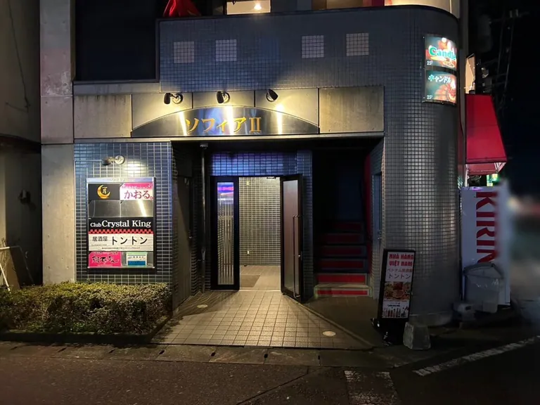 クリスタルキングの店内