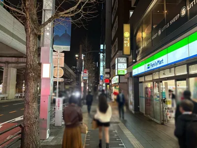 ルパンへの道順 2／7：道路を左手に直進します。
