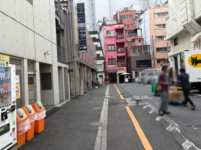 バッドガールズ（Campus Cafe BADD GIRLS 銀座店）への道順 7／10：直進します。