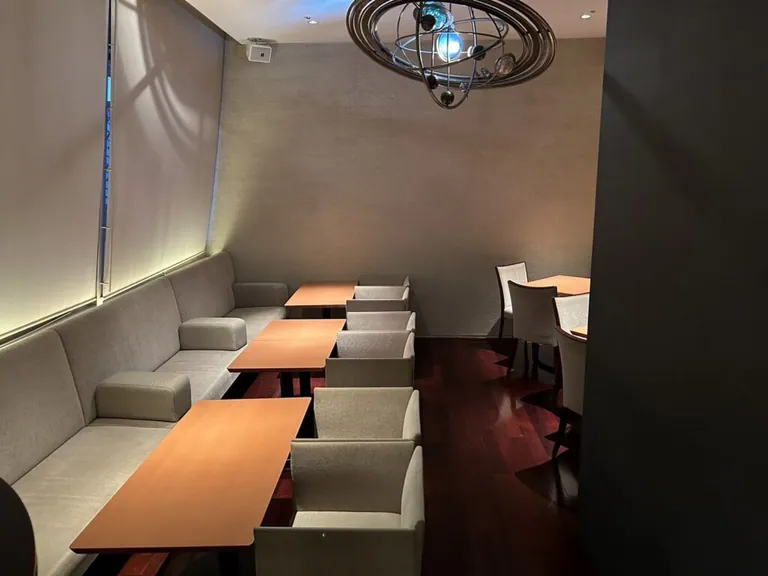 ラウンジ8 （ハチ）の店内