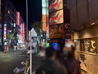 ベネへの道順 10／12：右手の一つ目の路地を越えて直進を続けます。