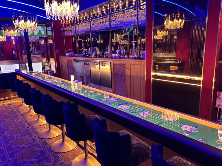 B4 （ビーフォー）の店内