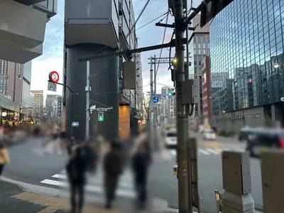 帝 （ミカド）への道順 7／9：四つ目の横断歩道も渡って直進をします。