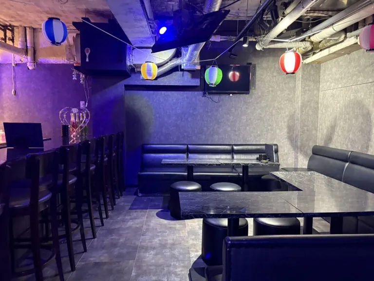 新宿三丁目 アステールの店内