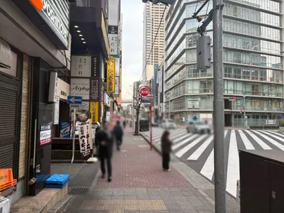 シギラへの道順 8／9：千葉中央駅のロータリーを渡り左折します。