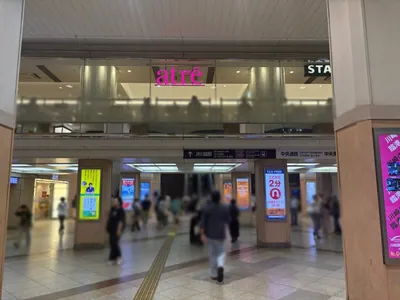 モンスーンへの道順 1／8：「川崎駅」東口を出ます。