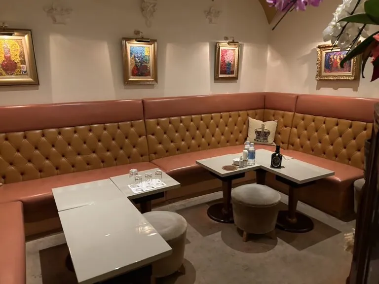 帝 （ミカド）の店内