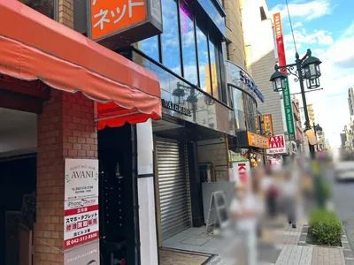 B4 （ビーフォー）への道順 9／9：左手に立川B4ビーフォーの入る「WATERビル」があります。