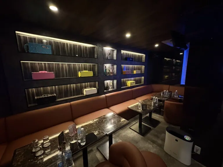 アジュールの店内