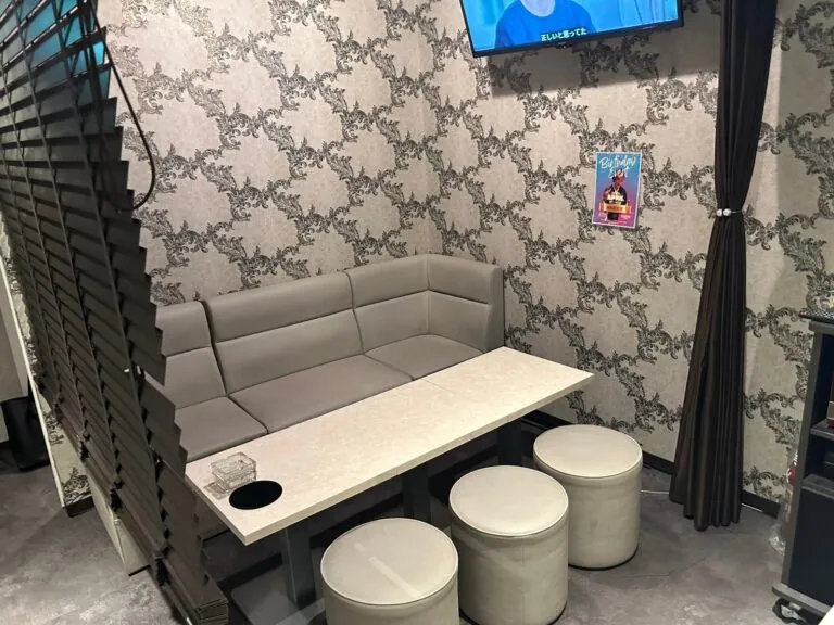 N （LOUNGE BAR エヌ）の店内