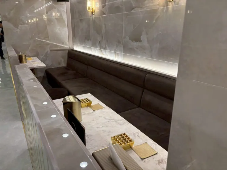 プレグナントの店内