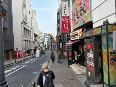 パルファンラウンジへの道順 4／7：直進します。