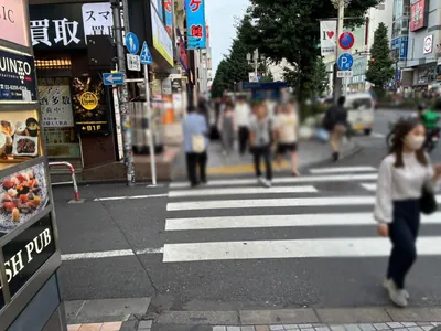 しえくりへの道順 7／11：二つ目の左手路地も越えて直進します。