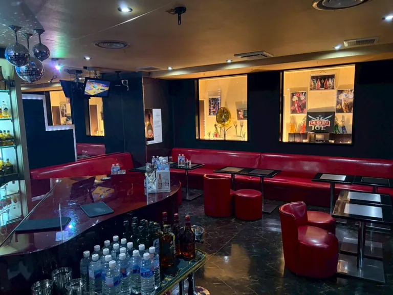 プラチナムの店内
