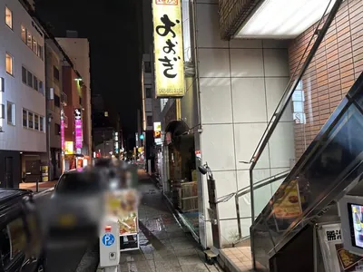ダックスクイーンへの道順 7／7：少し歩くと右手に関内ダックスクイーンの入るビルがあります。