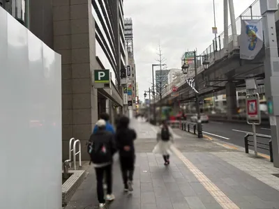 ル・クラブ・ドゥ・トウキョウへの道順 3／5：左手に路地が出てくるので路地に入ります。