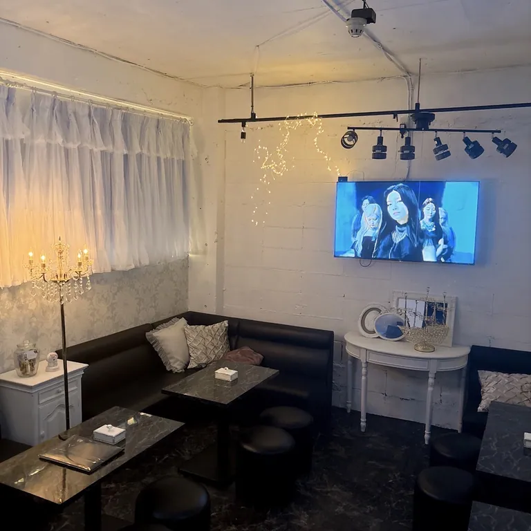 ティアラの店内