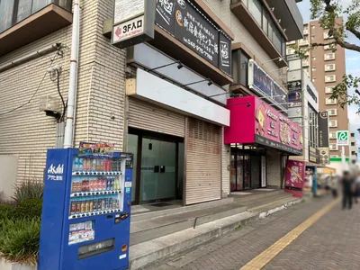ニューマドンナへの道順 4／4：少し進むと左手にせんげん台ニューマドンナの入る「クオレ千間台」があります。