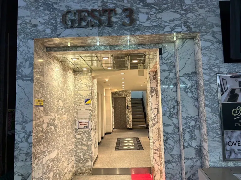 オーバーチュアの店内