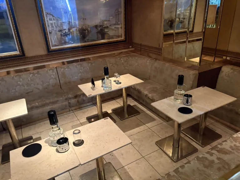 葛西 志留久 (シルク)の店内