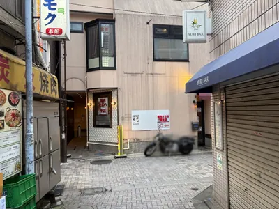 トウェンティワンへの道順 4／7：突き当りを右折します。