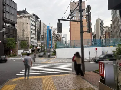 毛利 （もうり）への道順 4／10：二つ目の横断歩道を渡って右折します。