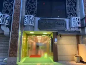 ジャンヌダルク2 （Jeanne d`ArcⅡ）への道順 9／9：100メートルほど進むと右手の銀座ジャンヌダルク2の入るアスタープラザビルがあります。