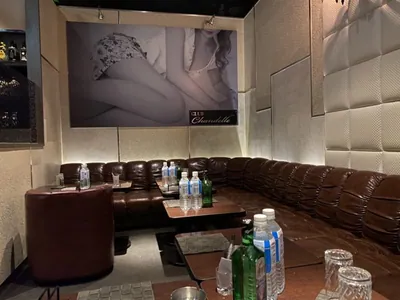 シャンデルの店内