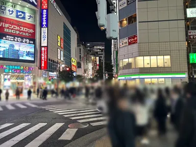 暁 （アカツキ）への道順 3／5：一つ目の十字路を渡り更に直進します。