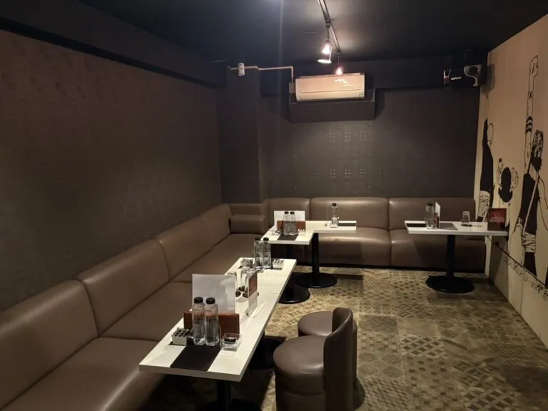 シャンクスの店内