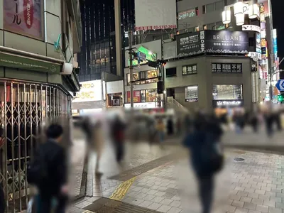 ゴッドファーザーへの道順 3／5：「上野広小路」の交差点に出たら左折します。