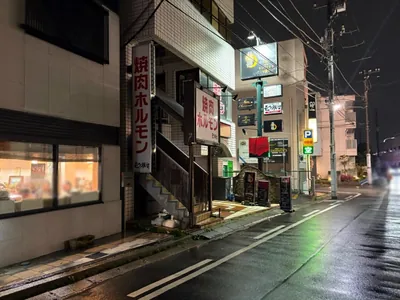 五井　月陽 （ツキヨ）への道順 4／4：少し進むと左手に五井月陽の入る「DONビル」があります。